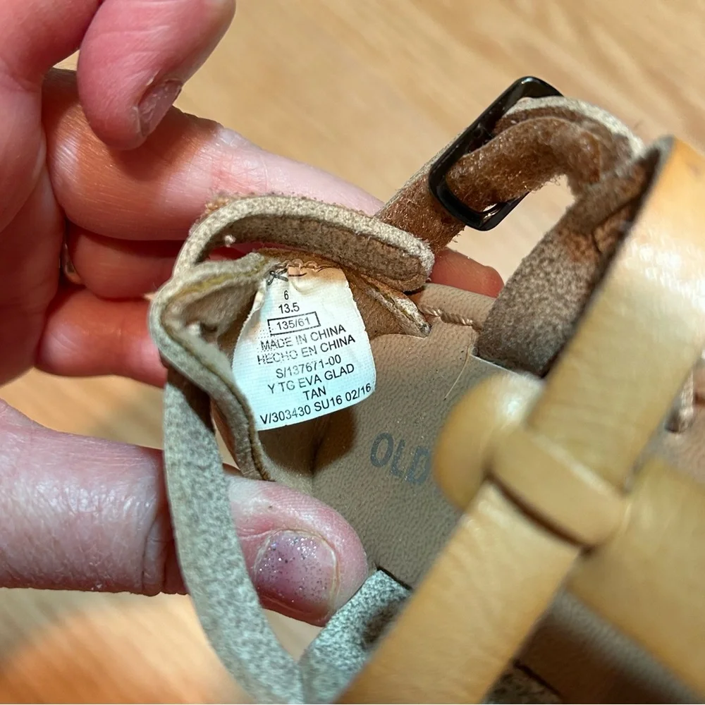 Old Navy toddler girl‎ sandals 6